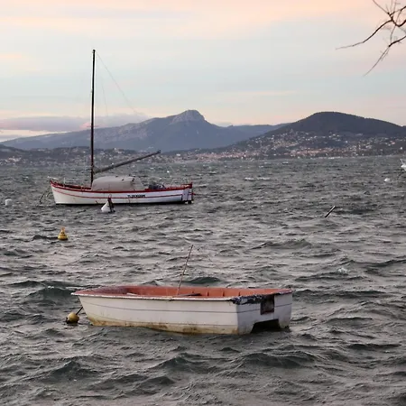 Les Grillons Hébergement de vacances *